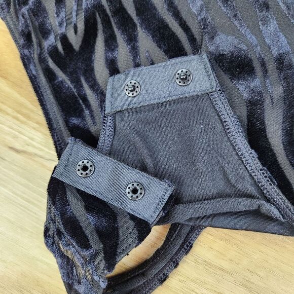 🩵NWT Sofia Vergara Black Burnout Zebra Print Long Sleeve Medium - Picture 10 of 12